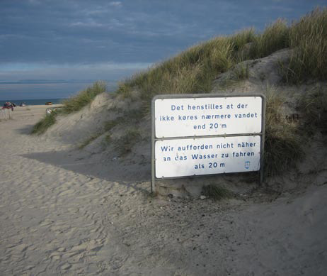 7 Skiltning på stranden Alt skiltning på stranden skal behandles / godkendes af Jammerbugt Kommune og i mange tilfælde også af Miljøcenter Aalborg.