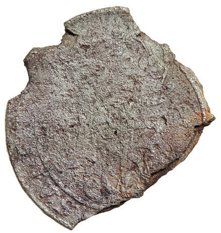 Fig.6 To eksempler (4 mark 1668-69) på møntfragmenter fra skibsvraget Dannebroge, som kunne præcist identificeres og stempelbestemmes med MDTM. Nationalmuseet.