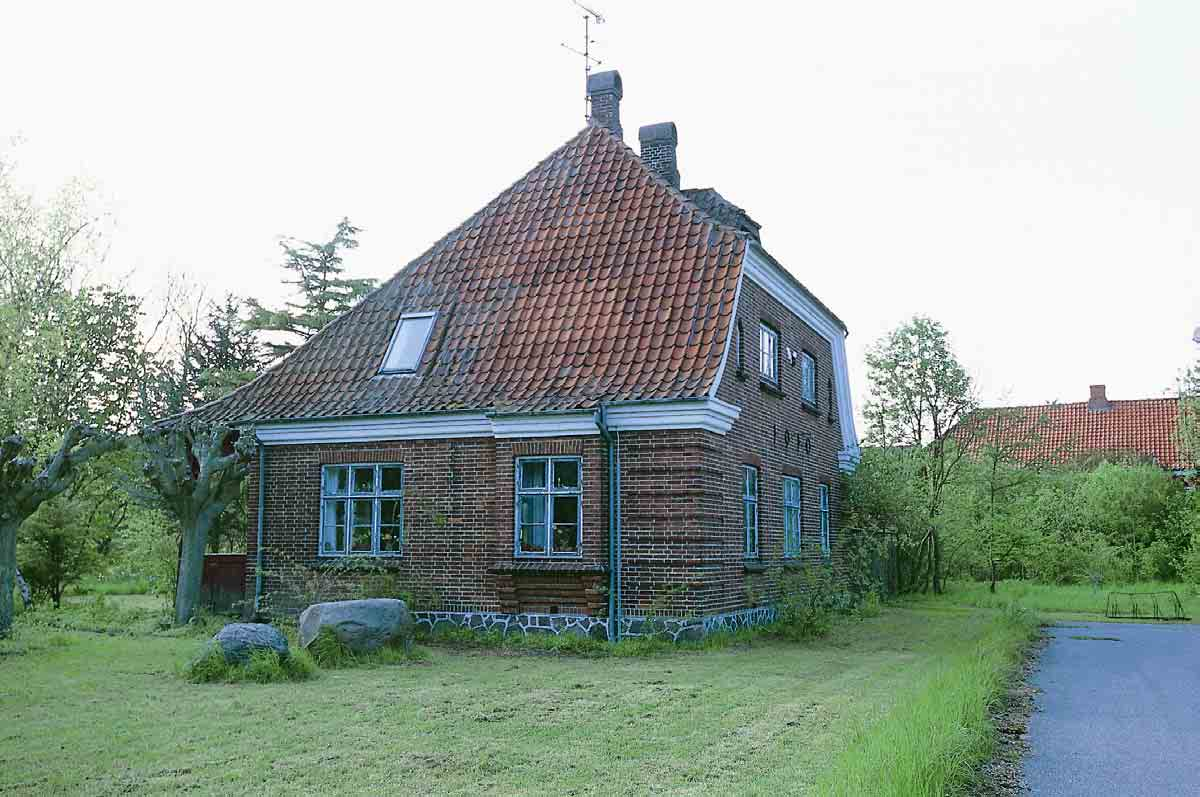 Arkitektur og bebyggelse Konsortiet bag sbanen engagerede en af datidens kendte arkitekter, Helge Bojsen Møller (1874-1946), til at tegne hele anlægget.