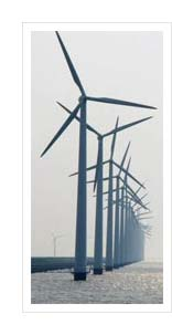 Holland Der hollandske marked er så småt begyndt at røre på sig og i maj 2005 blev de 106 MW i Nearshore Wind Farm godkendt. Parken kommer til at bestå af 36 Vestas 3 MW møller.