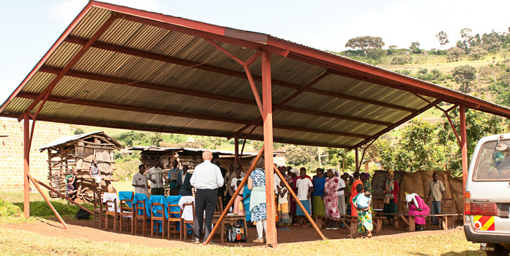 Op til julen 2007 samlede vi penge ind til en ny kirke (et stålskelet med et ståltag) til menigheden i Tuikut på Mount Elgon, Kenya.
