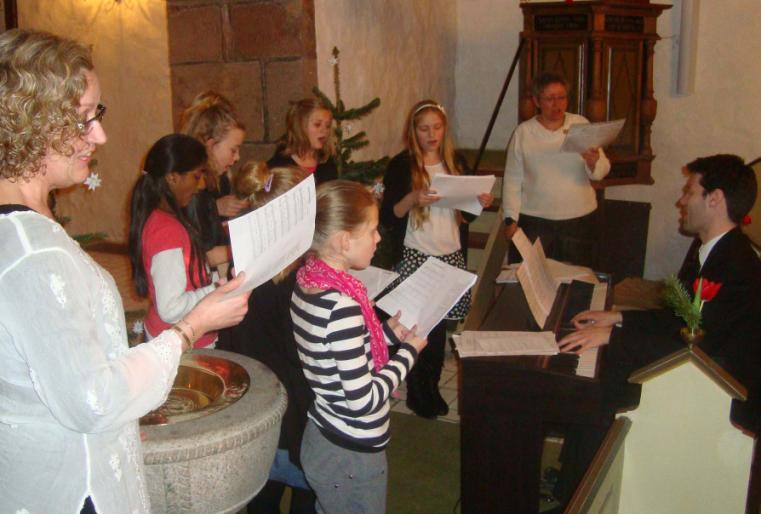 dejlig adventkoncert i Valsgaard kirke med vores kirkesangere og