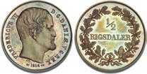 975 (original katalogtekst medfølger), ex. Hans Kruse. Alle eksemplarer i perfekt medaillepræg med en smuk, urørt patina.