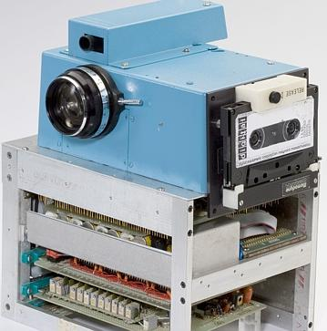 Kodak opfandt digitalkameraet Da der blev holdt børnefødselsdag for dig Ville der blive taget billeder med et Kodak kamera med Kodak blitz på Kodak film.