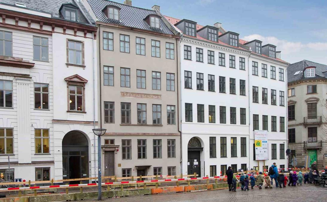 EJENDOMMEN Domicilejendom på 6 etager i hjertet af København DK Charmerende og fredet ejendom,