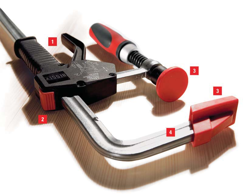 Enhåndstvinger Fordele: 1 Parallelt greb med pumpehåndtag Det ergonomisk udformede greb med pumpehåndtag går parallelt med skinnen.