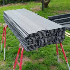 Wimex Hegn leveres i forskellige varianter sådan at der indgår: Varmgalvaniseret stålstolper Billede 2 STOLPER: Alle stolpetyper skal støbes fast med et egnet betonprodukt.