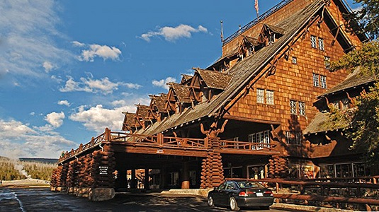 foran jer, inden I når frem til jeres næste overnatningssted: Canyon Lodge & Cabins.