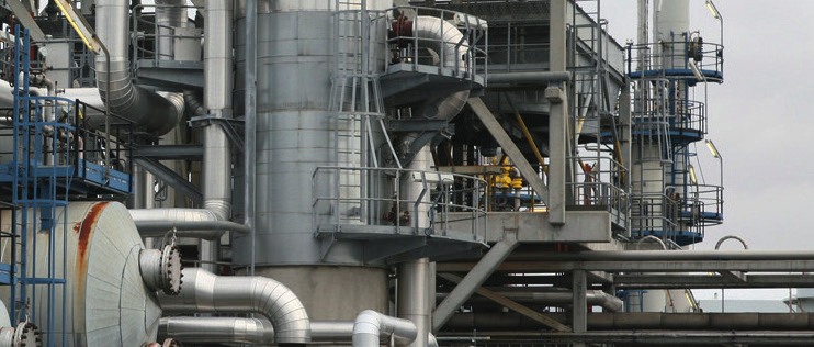Raffinaderiet er omfattet af CO 2 -kvotelovgivningen, og har krav til måling og rapportering af CO 2 -udledningen til myndighederne.