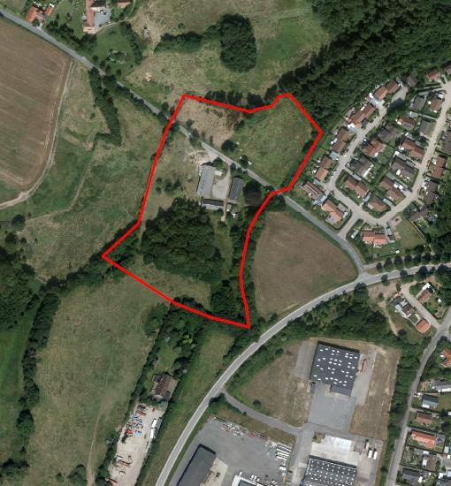 Nord og syd for Mølleskovvej Sagsbeskrivelse: Peter Fløe har anmodet om, at der igangsættes en lokalplanproces, som muliggør opførelse af boliger i et område omkring Mølleskovvej i Erritsø.