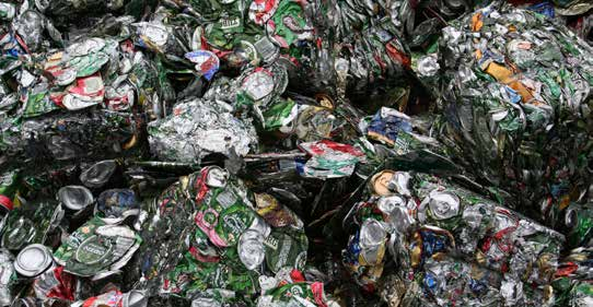 6 VISION Ballerup Kommunes har en ambition om bedre udnyttelse af ressourcerne i vores affald. Hvert år smider danskerne mere end 13 mio. tons ting og sager ud som affald.