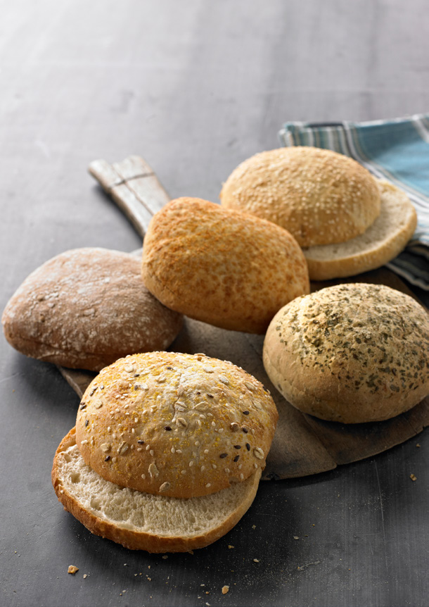 Vi har gjort det ekstra nemt. Vi har nemlig udviklet en stribe brød og kager, der kun kræver optøning og så kan de serveres! Schulstad Bakery Solutions Tø-og-server Nemt for dig.