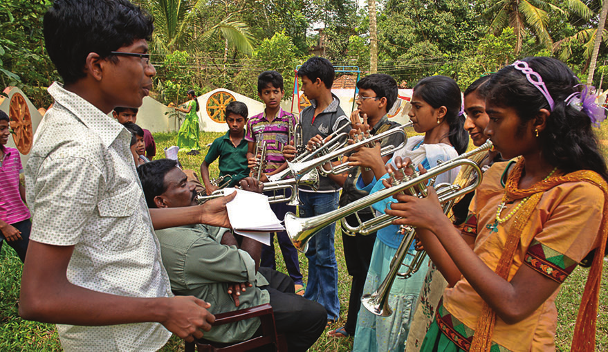 Hjælp til højere uddannelse af forældreløse unge i Indien Sankt Vincent Grupperne har siden 2014 støttet børnehjemmet Mother and Child Foundation i Kerala, Indien.