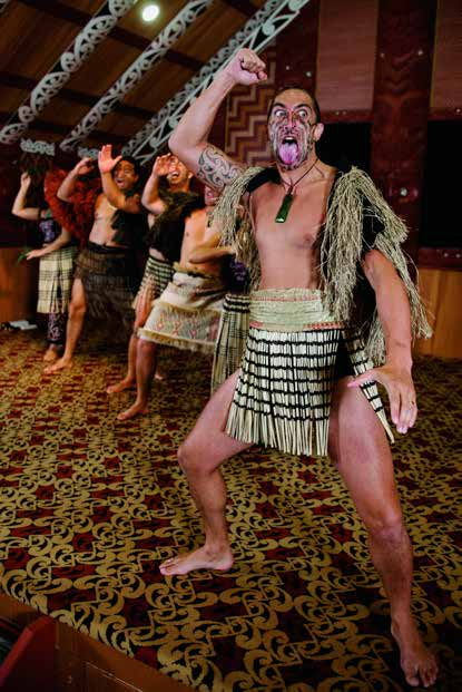 Maori-kriger Milford Sound Dag 10 Til hovedstaden Wellington Turen går via Huka Falls til Lake Taupo, der er opstået ved et vulkanudbrud og igennem Tongariro National Park med de aktive vulkaner.