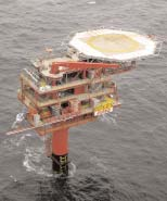 UDBYGNING 2. UDBYGNING Udbygningen af de danske olie- og gasfelter i Nordsøen fortsatte i et højt tempo i 2004.