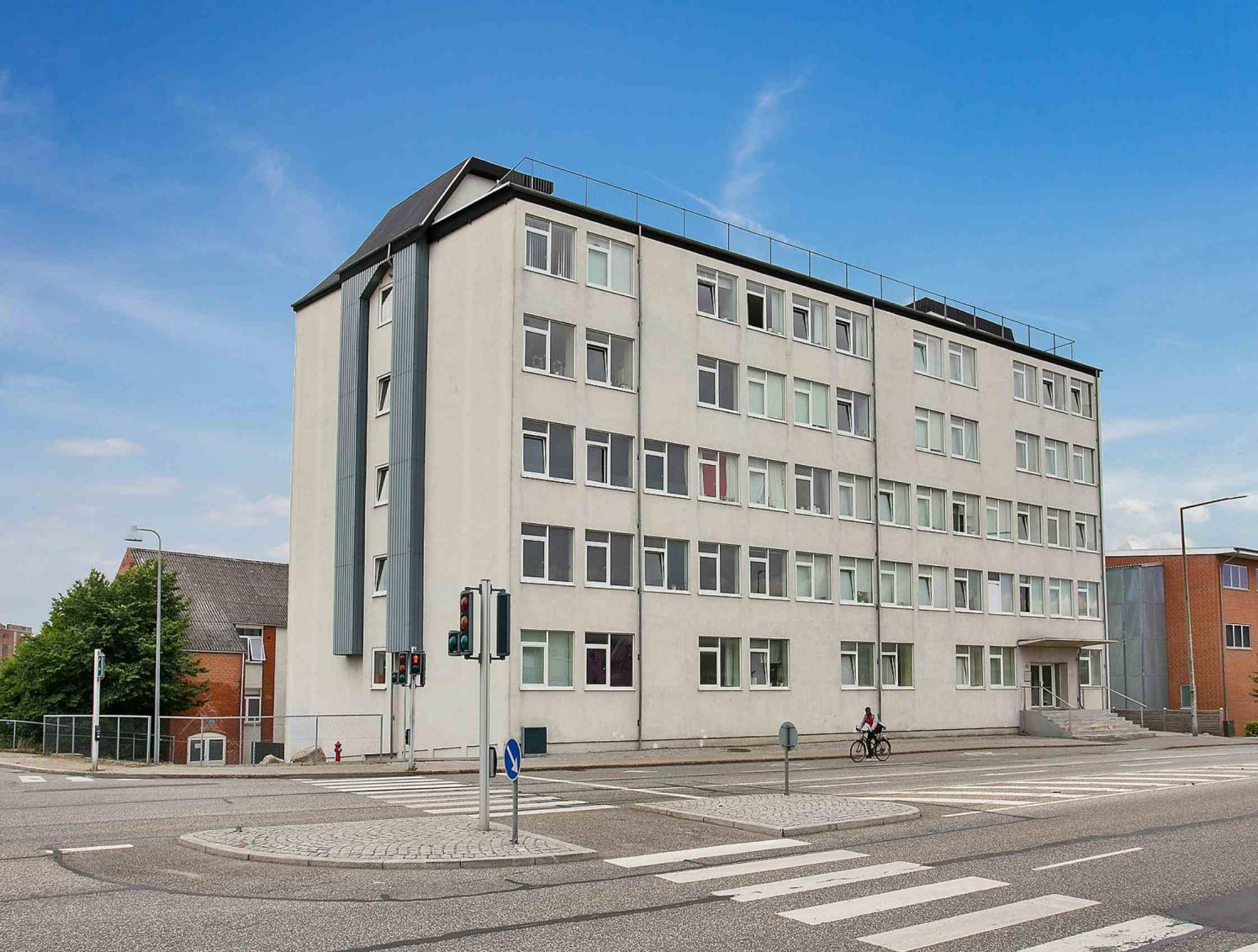 Investeringsejendom i Næstved Sag 10N16092 TIL SALG Næstved - Vordingborgvej 68 Flot reneoveret ejendom 43 boliglejemål