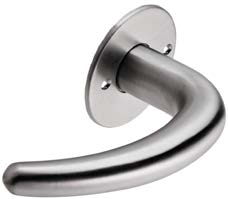 0 120 Satin stainless steel lever handle sets, supplied with screws M4 x 1 mm and M4 x 39 mm Dørgreb leveres med M4 x 1 mm og M4 x 39 mm skruer Lever Handle 19 Coupe Dørgreb 19 Coupe Pair 8 x 8 mm,