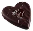 Leveres i klar folie. A pure marzipan heart coated in dark chocolate and individually wrapped.