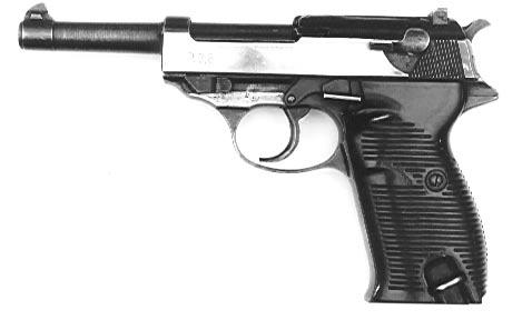 P 38; tysk 9 mm. Armé pistol. Et pålideligt våben pga. sin driftsikkerhed. Torben var der straks igen: «Det er vores».