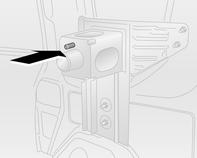 Isæt styrestiften i ét af bolthullerne og fastgør med knoppen 2. 9. Isæt hjulnøglen i åbningen i lastrumsgulvet og drej, så reservehjulet løftes helt op.