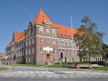 Hobrovejens Skole set fra Hobrovej Bevaringsværdig bygninger Hobrovejens Skole (hovedbygningen) er registreret som bevaringsværdig med en SAVE-værdi 2, hvilket betyder at
