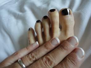Friske hænder og fødder Manicure og pedicure Få plejet dine hænder og fødder hjemme hos dig selv. Prisen er 400 kr.