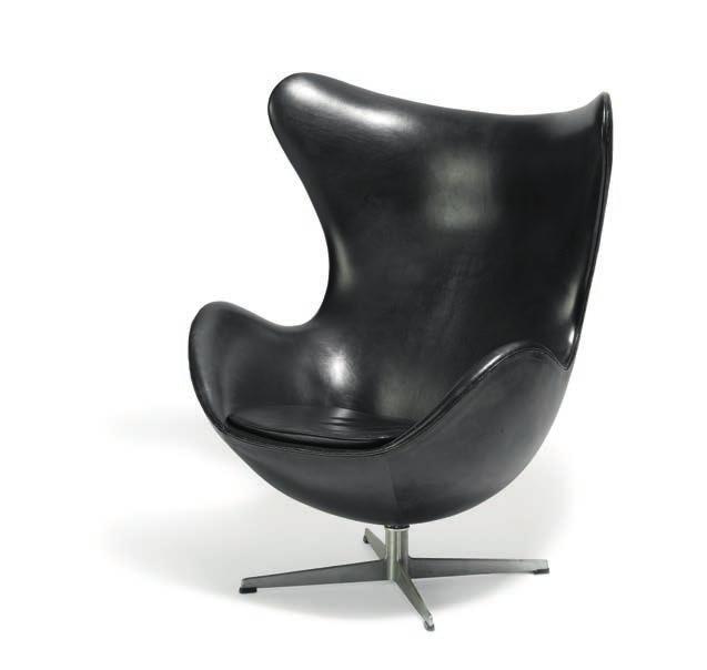 1316 ARNE JACOBSEN b. Copenhagen 1902, d. s.p. 1971 "The Swan Sofa". Freestanding two seater sofa with aluminum frame. Sides, seat and back upholstered with black leather. Model 3321.