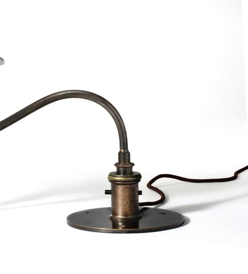 1351 POUL HENNINGSEN b. Ordrup 1894, d. Hillerød 1967 "PH-3/2 American Table Lamp". Very rare swivel table lamp with frame, socket and thick switch house of browned brass mrk. "Pat. Appl.