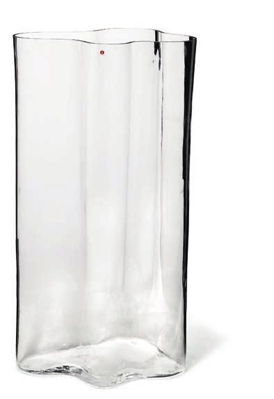 1154 * ALVAR AALTO b. Kuortane 1898, d. Helsinki 1976 A tall vase of transparent, mould blown glass. Signed Alvar Aalto, 35/1994. Made by Iittala, Finland. H. 60 cm.