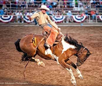 Cowboy på springende hest, Pioneer Days Rodeo i Ogden, Utah (2011). Josh Ashdown. End of the Trail (1894). James Earle Fraser. Foto: Shawn Conrad (2013), CC-BY-SA 3.0, Wikimedia Commons.