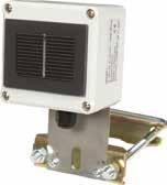 LYSSTYRKETRANSMITTERE LUX 34 er beregnet til måling af udendørs lysniveau og temperatur. De målte signaler kan anvendes til at styre belysning og temperatur. udendørs lx, C 24 Vac/dc, < 0.