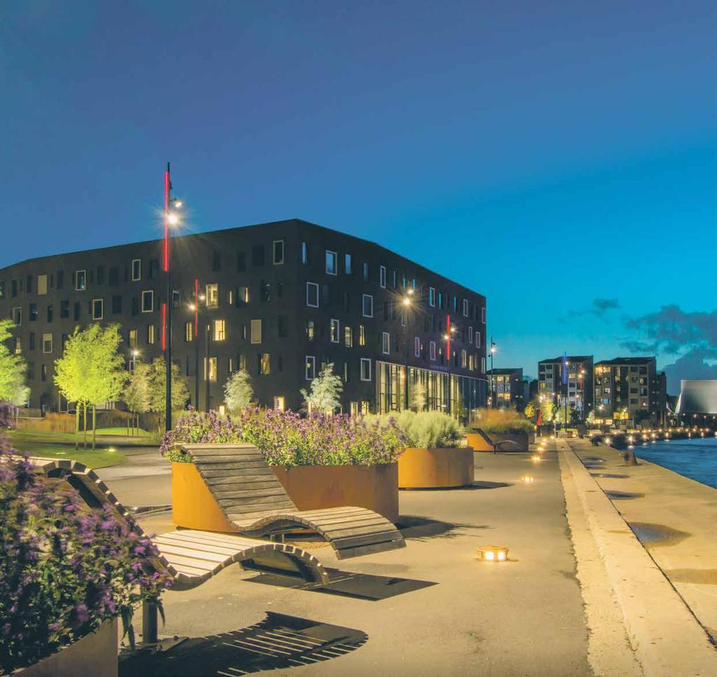 2-3 AALBORG TOUGH LITTLE BIG CITY Aalborg griber fremtiden Vi er Danmarks tredje største kommune og har de seneste år gennemgået en fantastisk udvikling med flere borgere, studerende, jobs og boliger.