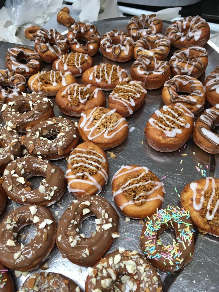 Morgenbageri Donuts til alle! http://www.chrichri.