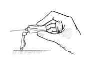 Stase anvendes kun for at finde venen og skal løsnes igen umiddelbart efter indstik. Hold på holderen som vist på tegningen, indstik med ca. 30 vinkel.