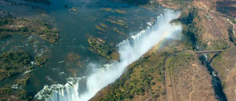 Ud over at lægge navn til det fantastiske naturfænomen er Victoria Falls også navnet på den lille by i Zimbabwe, der er vokset op omkring vandfaldene og