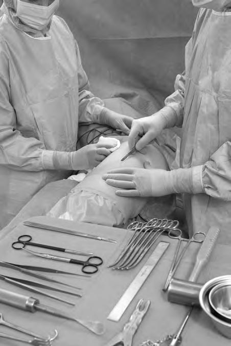 12 over dobbelthandsker til at reducere kirurgisk krydsinfektion.