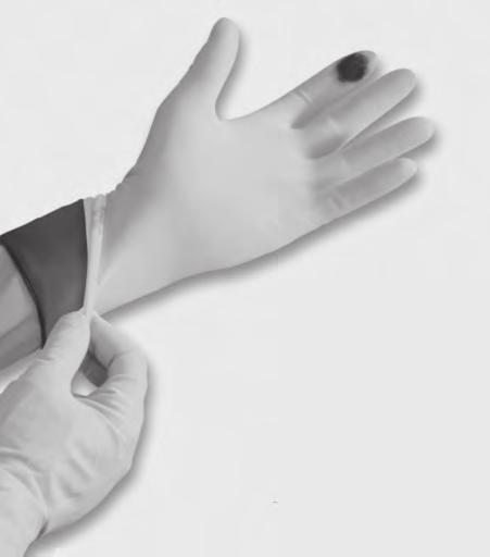Farveindikation af punktur på kirurgiske handsker vigtige pointer 3 Af Nigel Braithwaite, RGN, RNT Hvorfor betyder handskepunkturer noget?