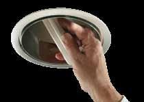 Reflektor kan leveres med mat (SM), højglans (SI) eller højglans hamret (SF) overflade. Hvid eller sølv mat kantring. Tilbehør som turbogitter, X-gitter, dekor mm. bestilles separat.