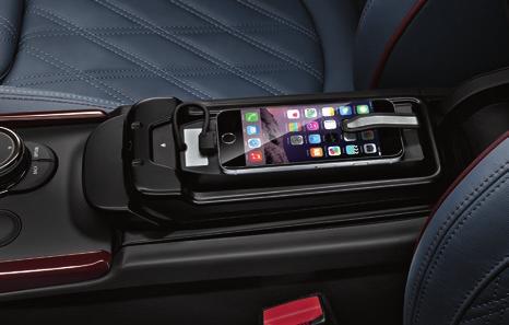 Snap-in-adapteren sørger for at lade iphonen op og holder telefonen sikkert og stabilt på plads under kørslen. LED DØRPROJEKTOR.