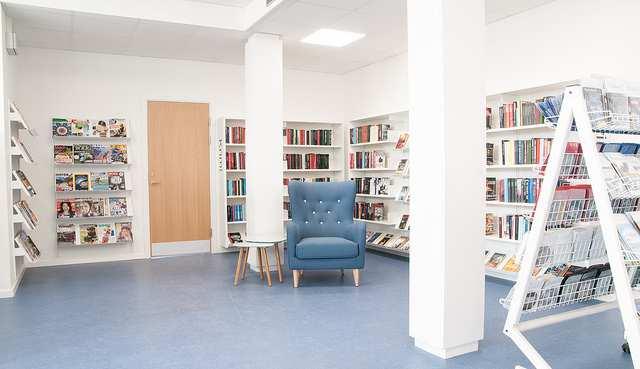 Biblioteker Hjørring Bibliotekerne byder, alene med deres forskellige indretninger, indenfor med klar lokal tilknytning til de byer som afdelingerne ligger i.