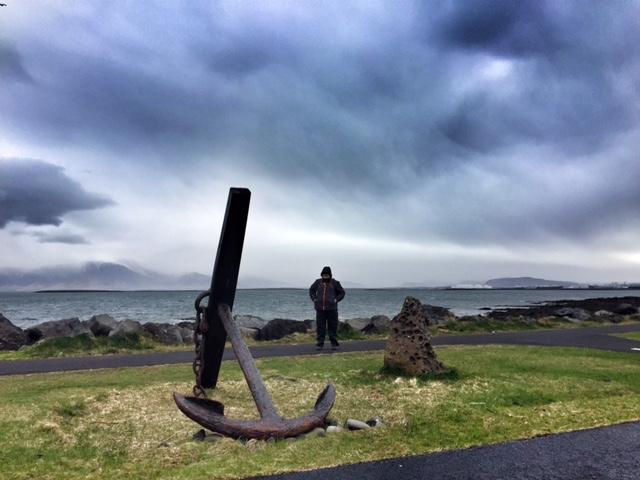 Vi trodsede dog vind og regn for at tage ud og se det famøse lystårn Grottá i Reykjavik.