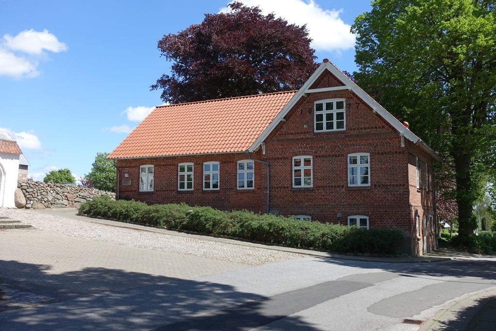 Kirkehuset Kirkehuset i Sevel er beliggende på Klostervej 3, midt i byen og lige ved indgangen til kirkegården.