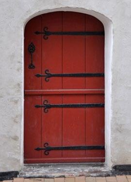 Døre og porte Typer Vedligehold J Hoveddørene tilpasser sig på traditionelvis husets arkitektur og stilart.