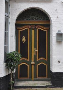 Mange originale hoveddøre i barok, rokoko, Louis Seize, klassicistisk eller historicistisk stil byder stadig folk velkommen til deres hjem i Aabenraa.