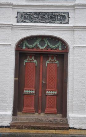 De gamle døre er desuden fremstillet i god kvalitet og holder sig derfor godt. Utætheder, rådskader, malingsafskalninger eller andet tilskyndes altid repareret så dørene kan blive perfekt igen.