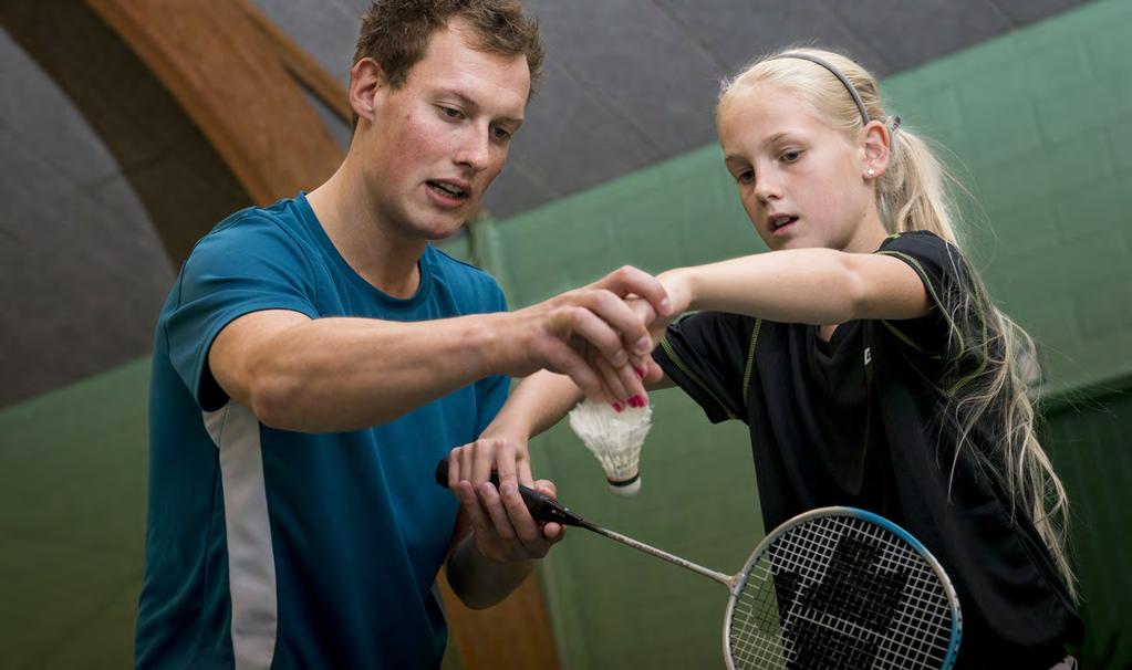 4 Skræddersyet kursus for idrætslærere Bliv den bedste underviser i badminton Savner du nogle nye metoder til din badmintonundervisning?