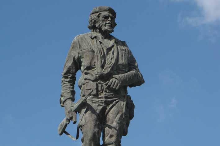 Statue af revolutionshelten Che Guevara. Billedeskønne Trinidad.
