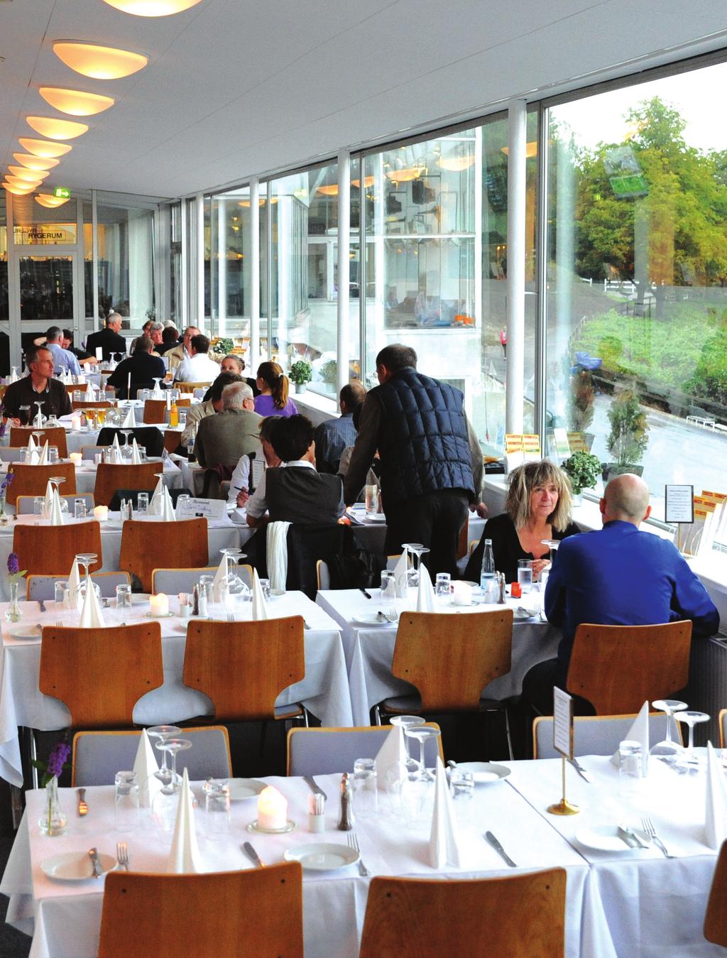 JYDSK VÆDDELØBSBANE // FREDAG DEN 22. SEPTEMBER 2017 DERBY RESTAURANT Restaurant Derby har plads til 400 spisende gæster og tilbyder sig året rundt til firma-arrangementer, events og private fester.