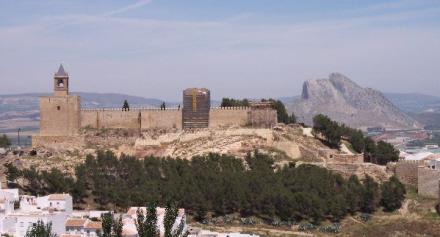 Borgen stammer fra midten af 900 tallet, da den fik militær betydning som grænseborg mellem det kristne og det mauriske område.