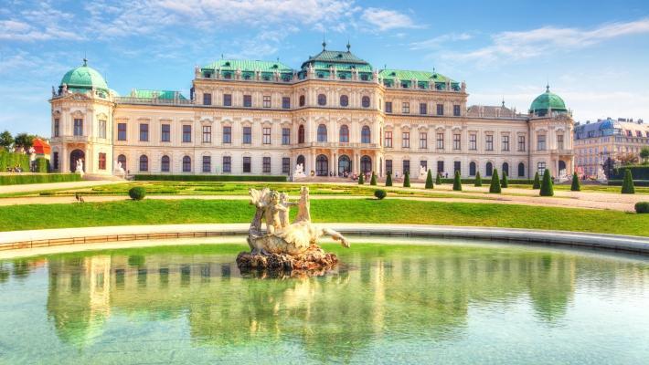 Schloss Belvedere (6.4 km) Belvedere er et kolossalt slotsområde fra barok-tiden, beliggende sydøst for Wiens Historiske Bycentrum.